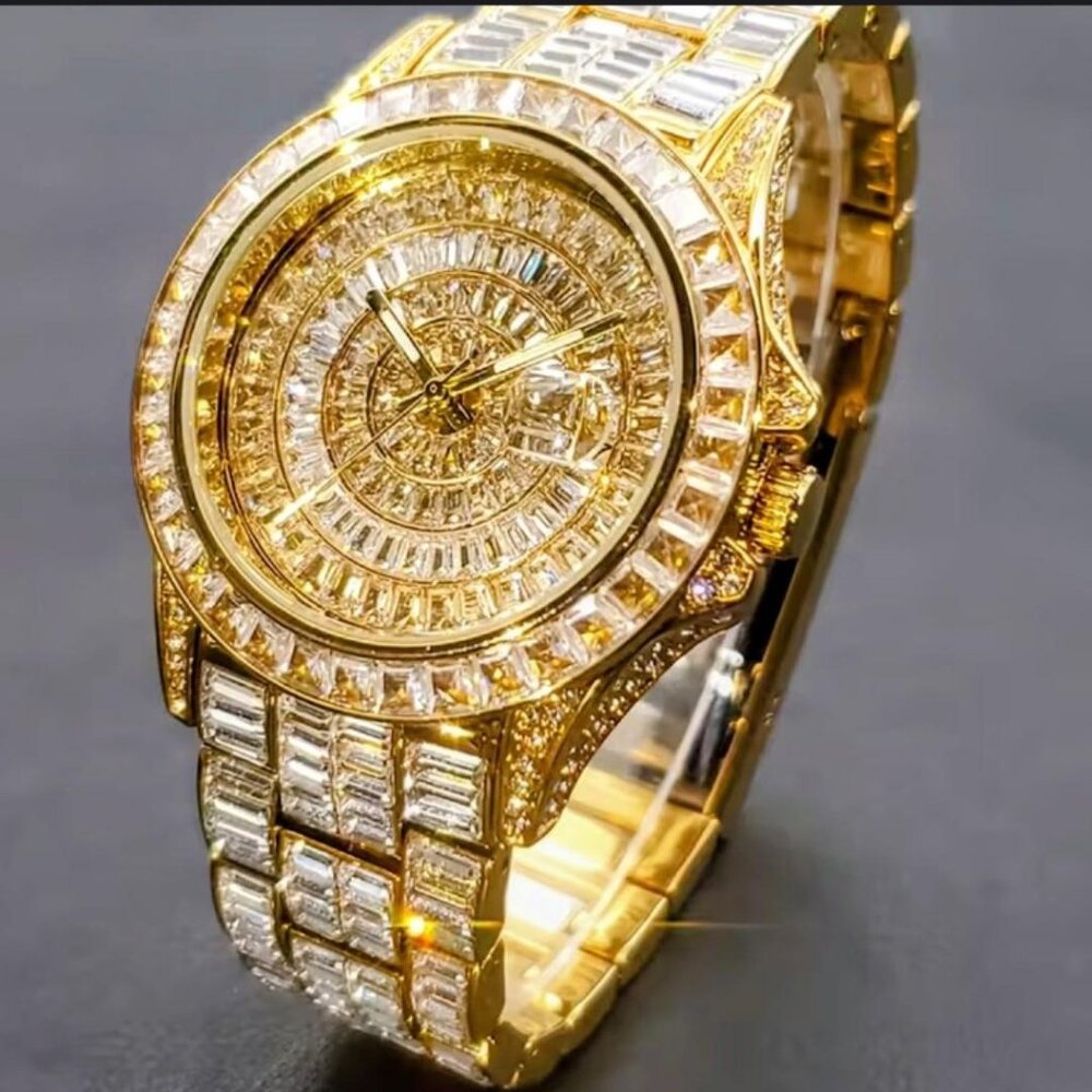 Sparkling Rhinestone-Encrusted Quartz Watch with Luminous Dial